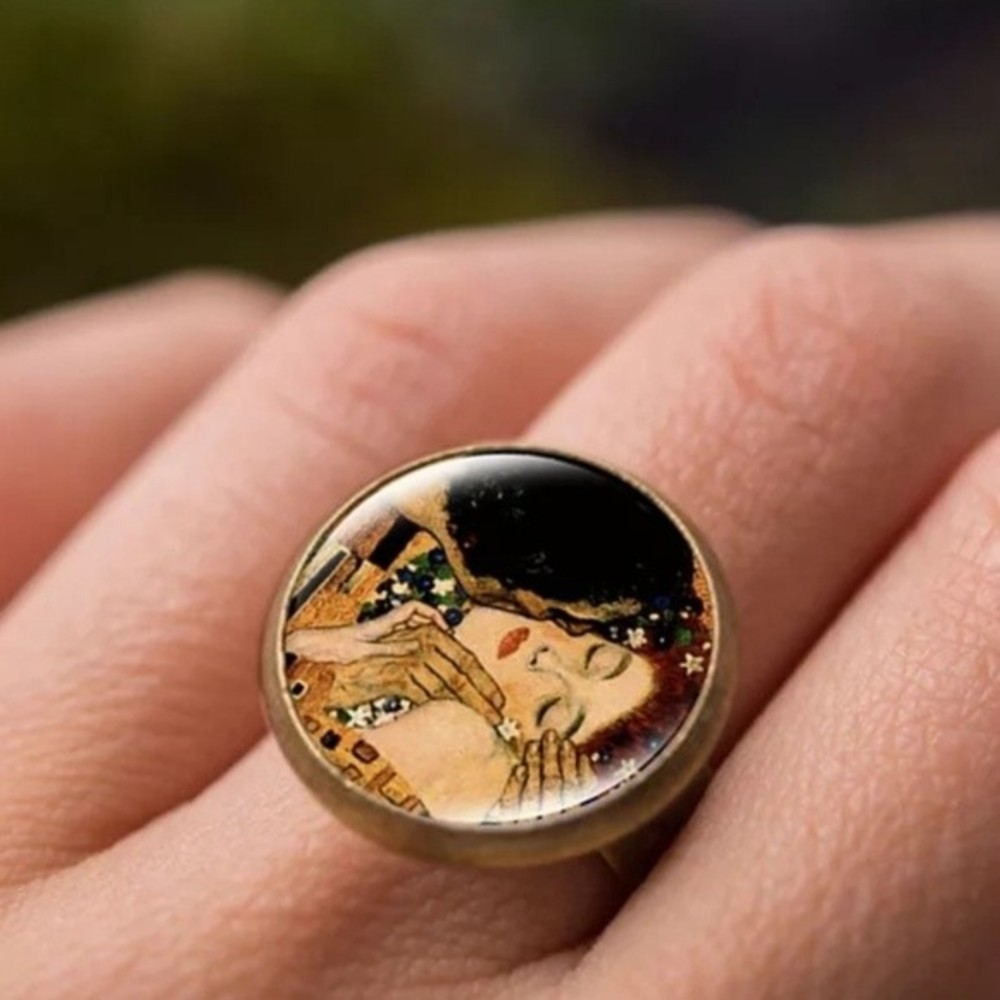 Klimt Famous Paintings Ring, The Kiss - Picture 2 of 5